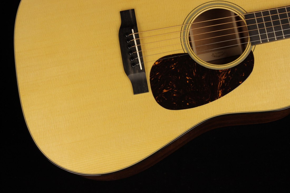 Martin D-18