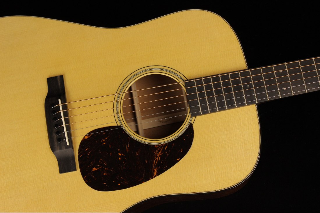 Martin D-18