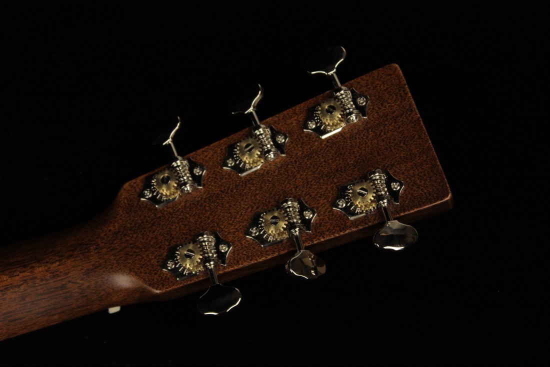 Martin D-18