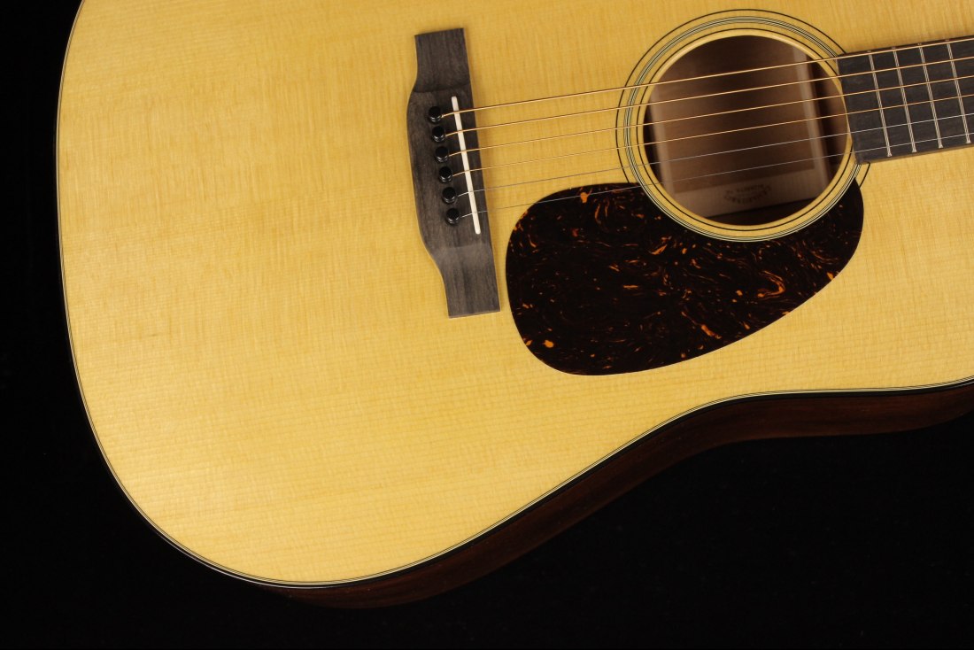 Martin D-18