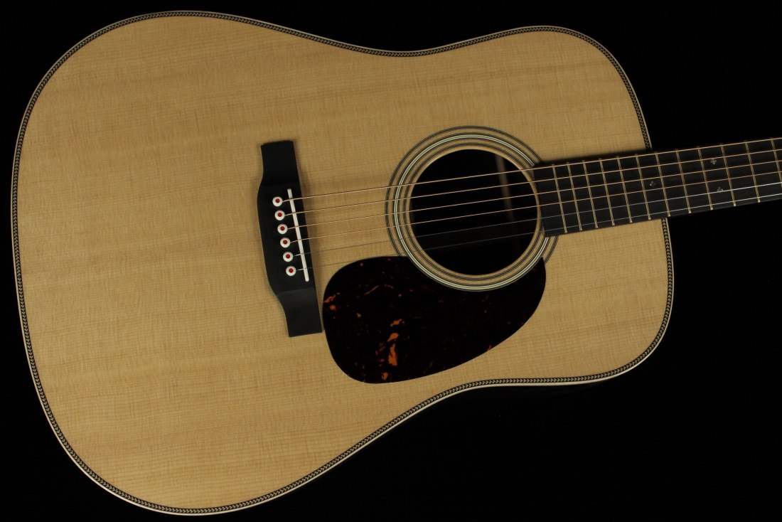 Martin D-28 Modern Deluxe