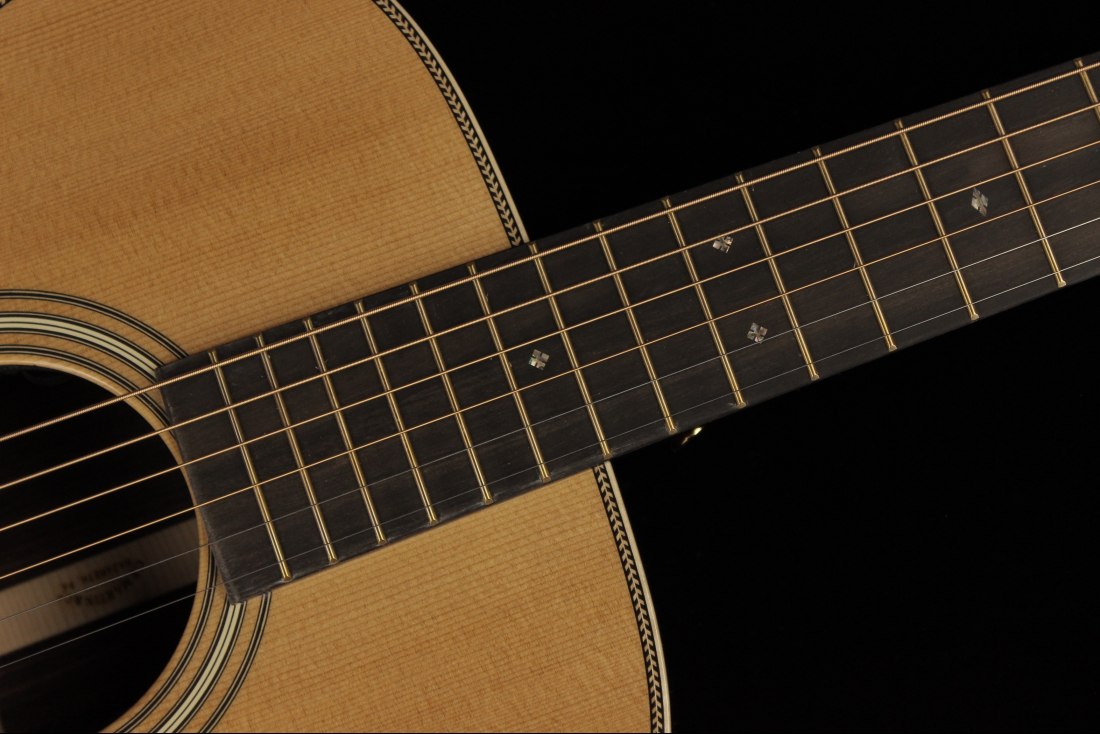 Martin OM-28E Modern Deluxe