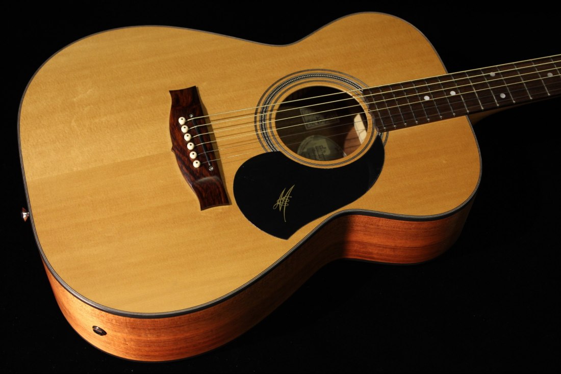 Maton EBG808