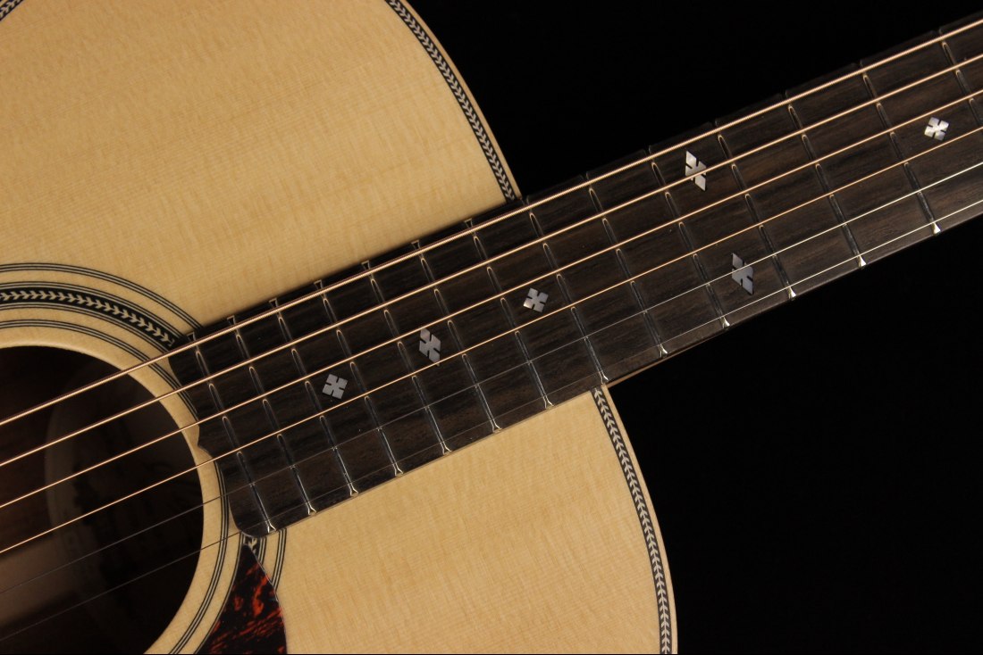 Maton EBG808 Artist