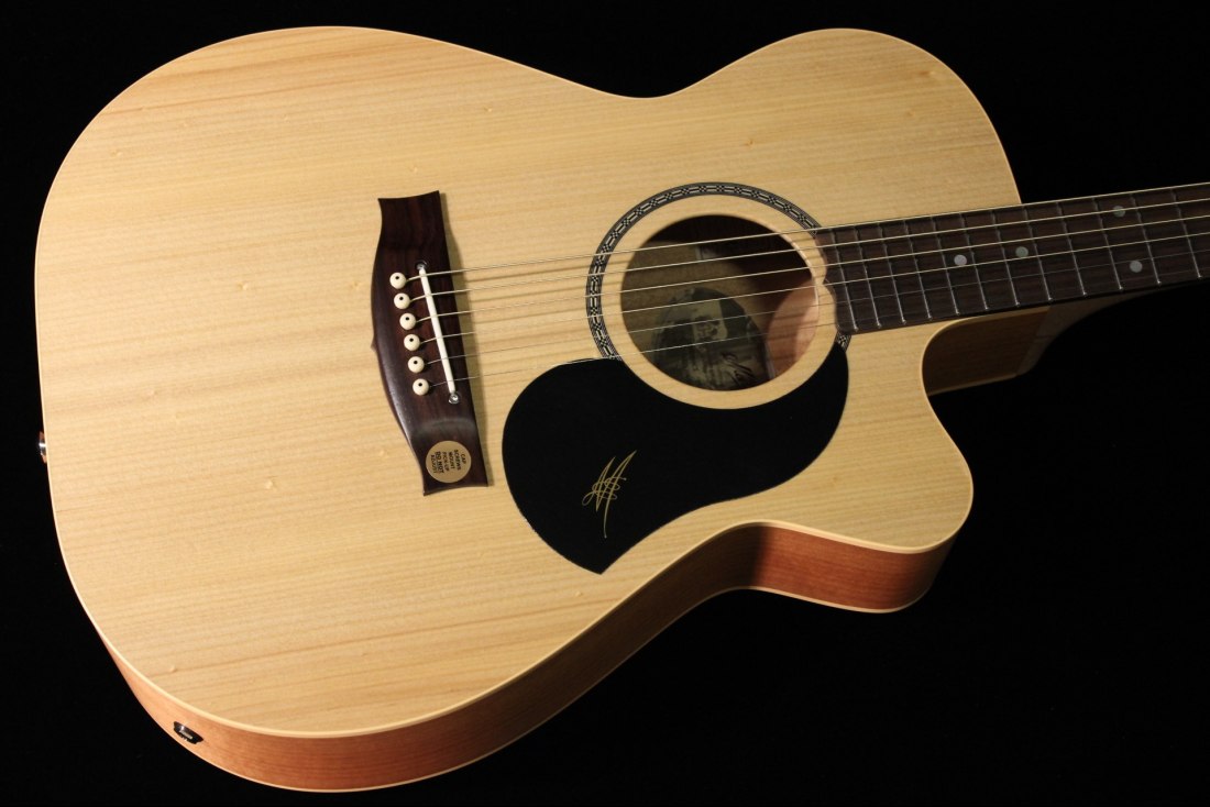 Maton EBG808CL