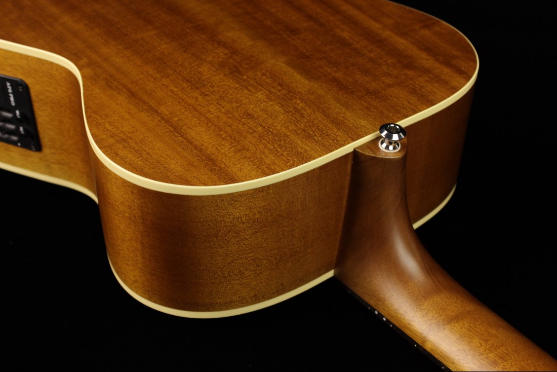 Maton EBG808TE Tommy Emmanuel