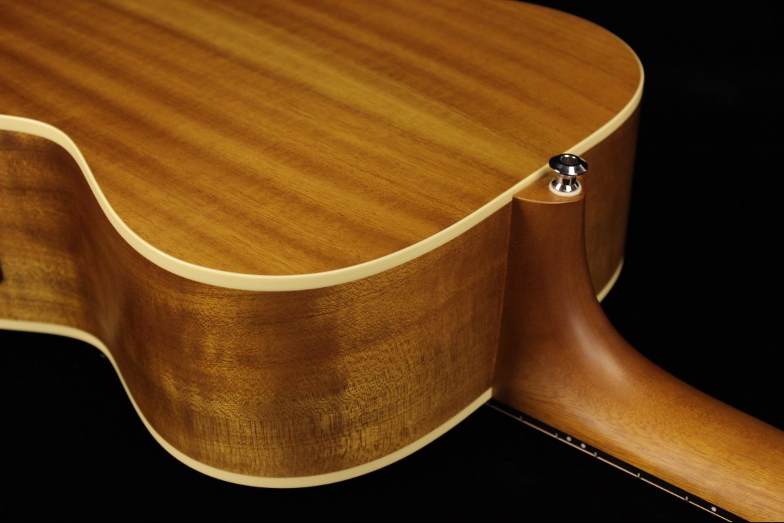 Maton EBG808TE Tommy Emmanuel