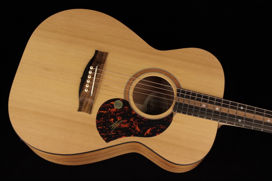 Maton SRS808