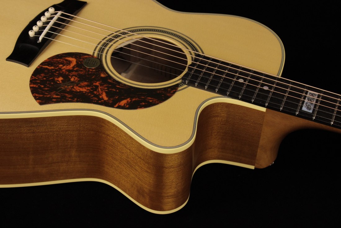 Maton SRS808C