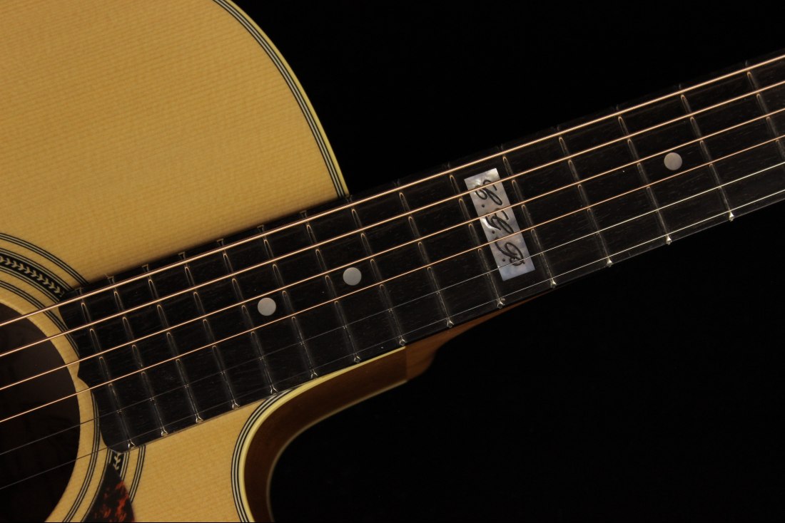 Maton SRS808C