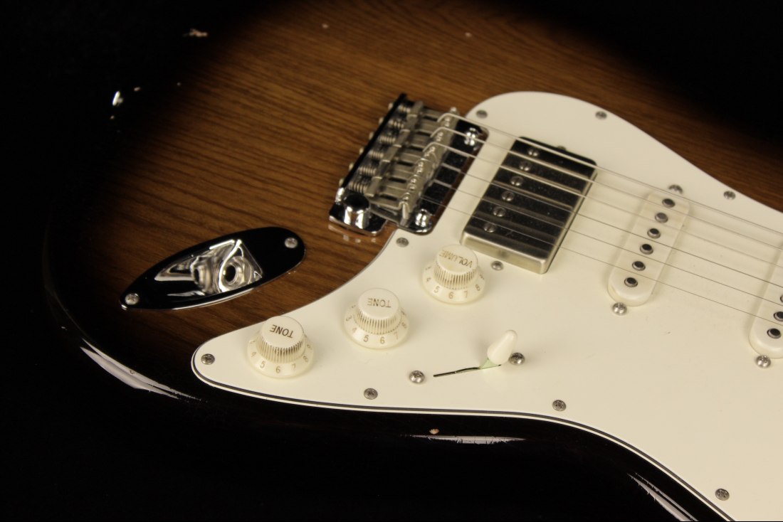 Suhr Classic S Antique Roasted Swamp Ash HSS - 2TB