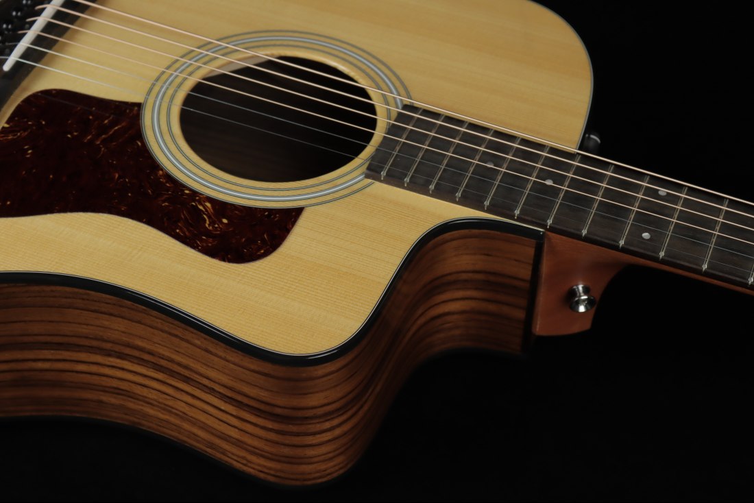 Taylor 210ce Plus