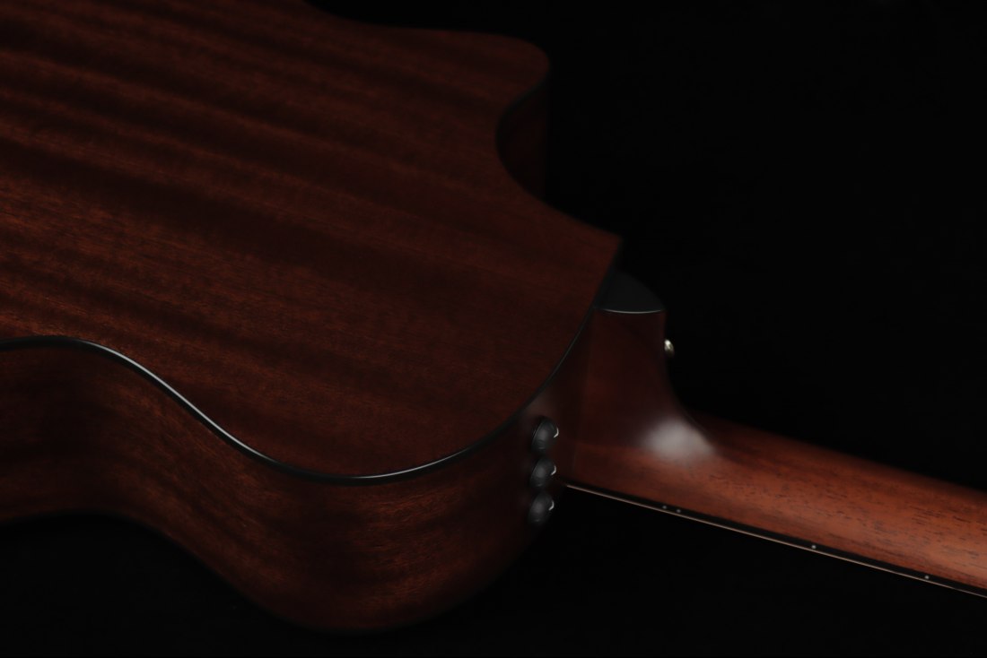 Taylor 354ce