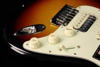 Fender American Ultra Stratocaster HSS - MN ULB