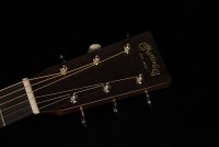 Martin D-18