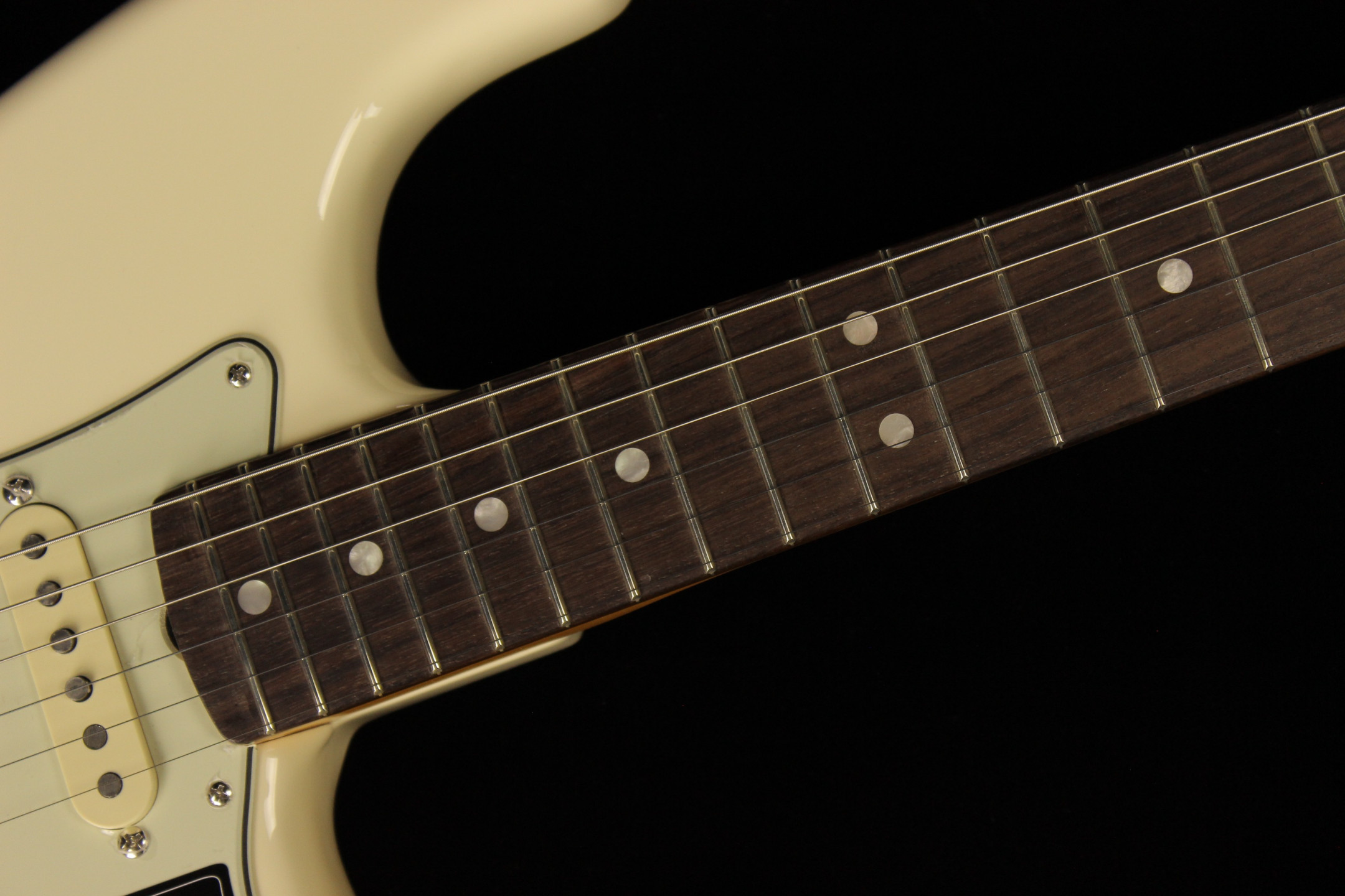 Fender Stratocaster アイボリー Amazon | Fender/Standard Stratocaster Maple Fingerboard