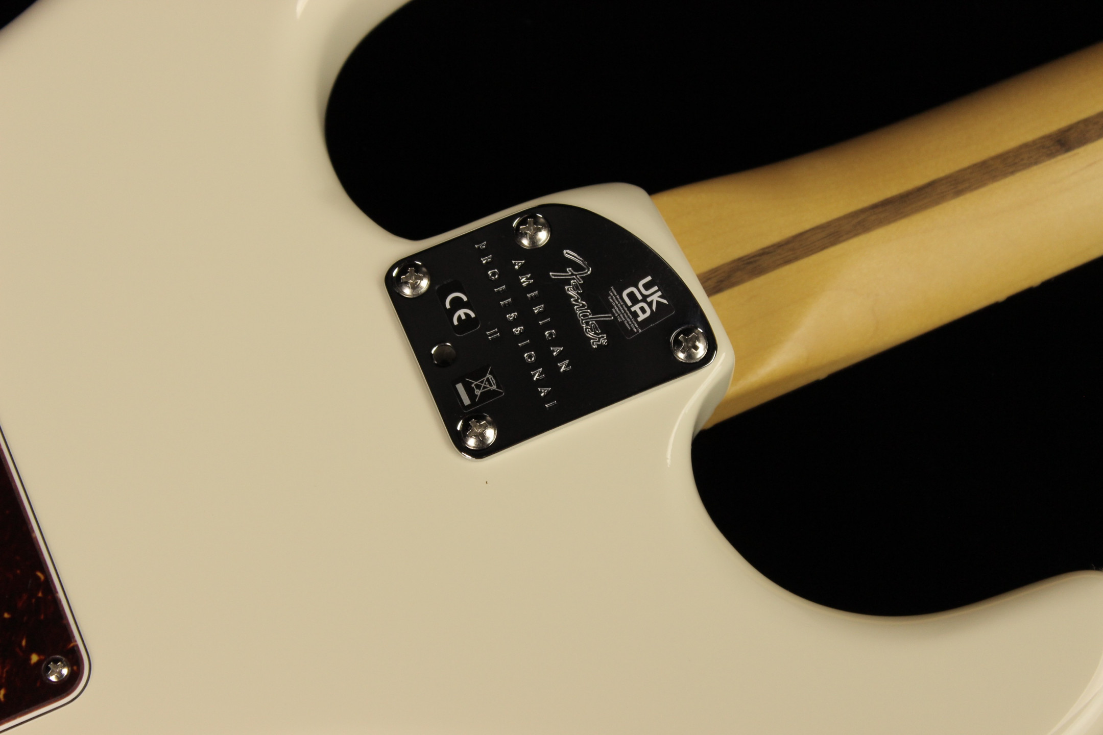 【新品同様】FENDER AM PRO II STRAT HSS RW OWT Fender American Professional II Stratocaster HSS Olympic