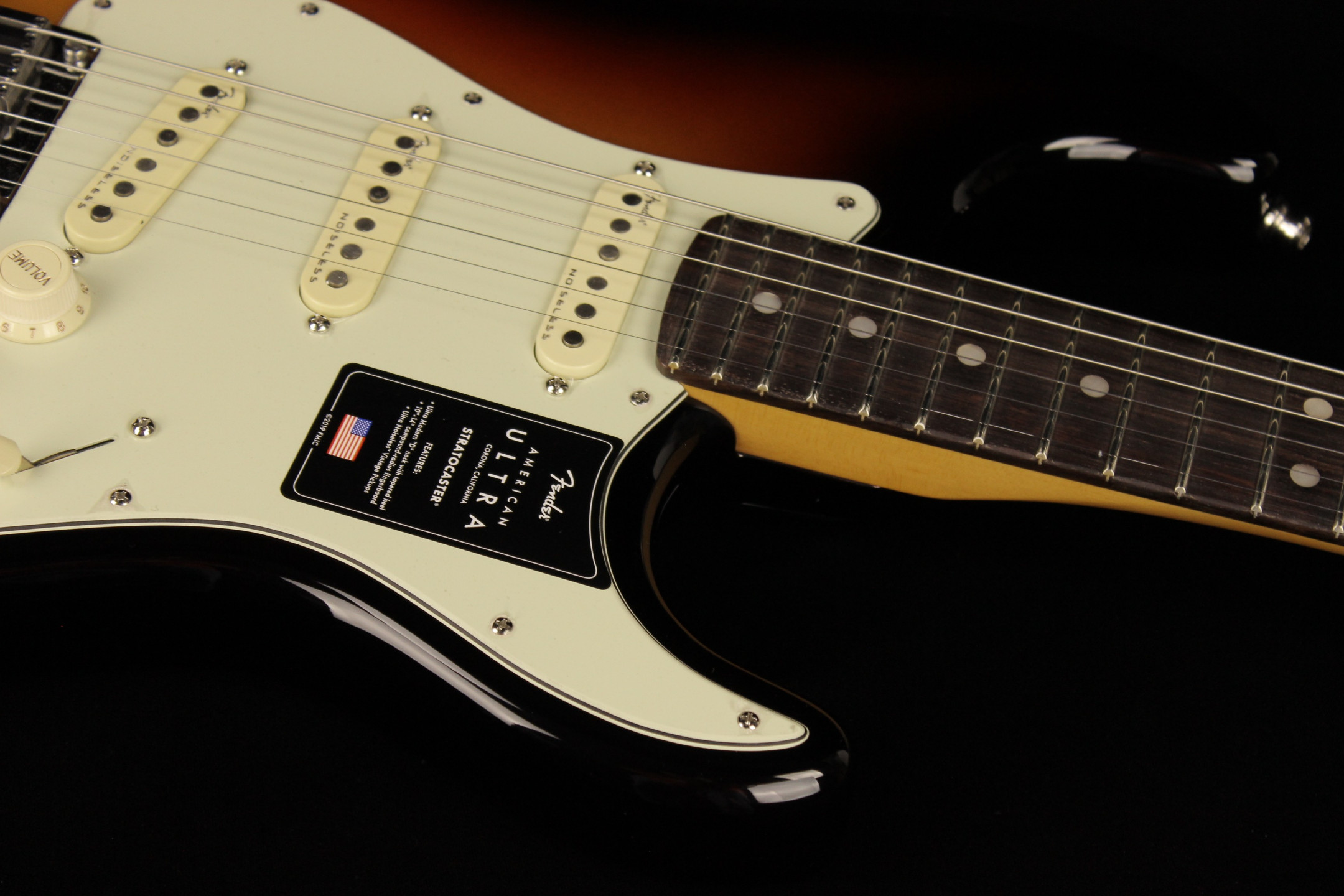 Fender American Ultra Stratocaster Ultraburst (SN: US22062809 