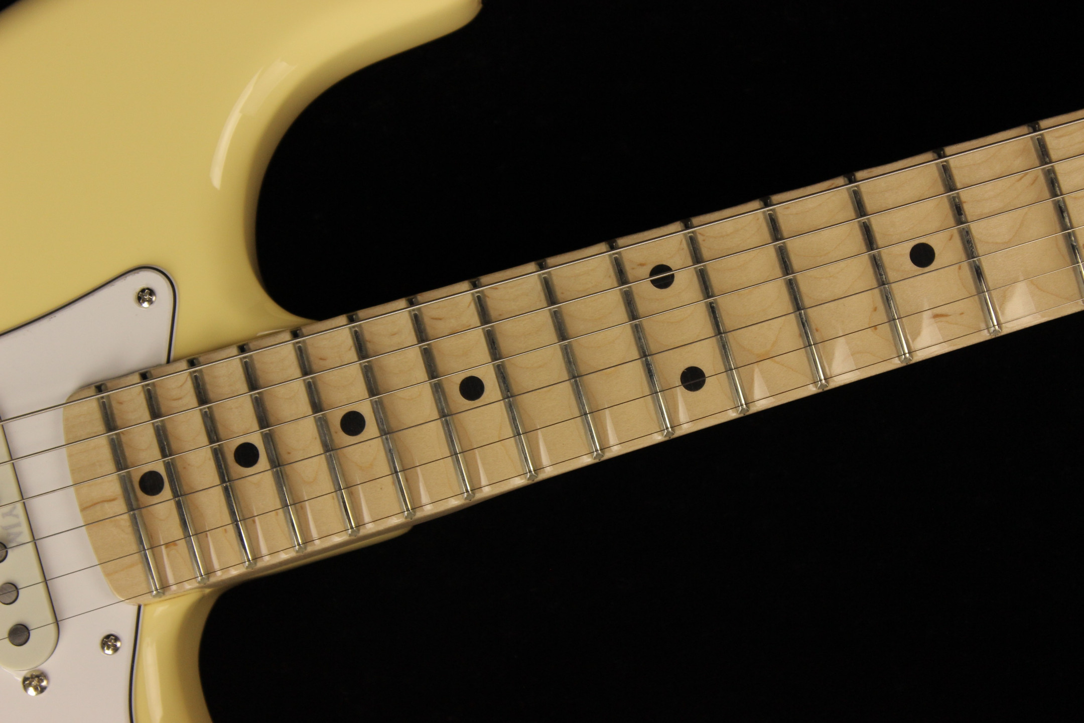 送料無料 百貨店 Fender (SN White Vintage Stratocaster Malmsteen Yngwie ギター