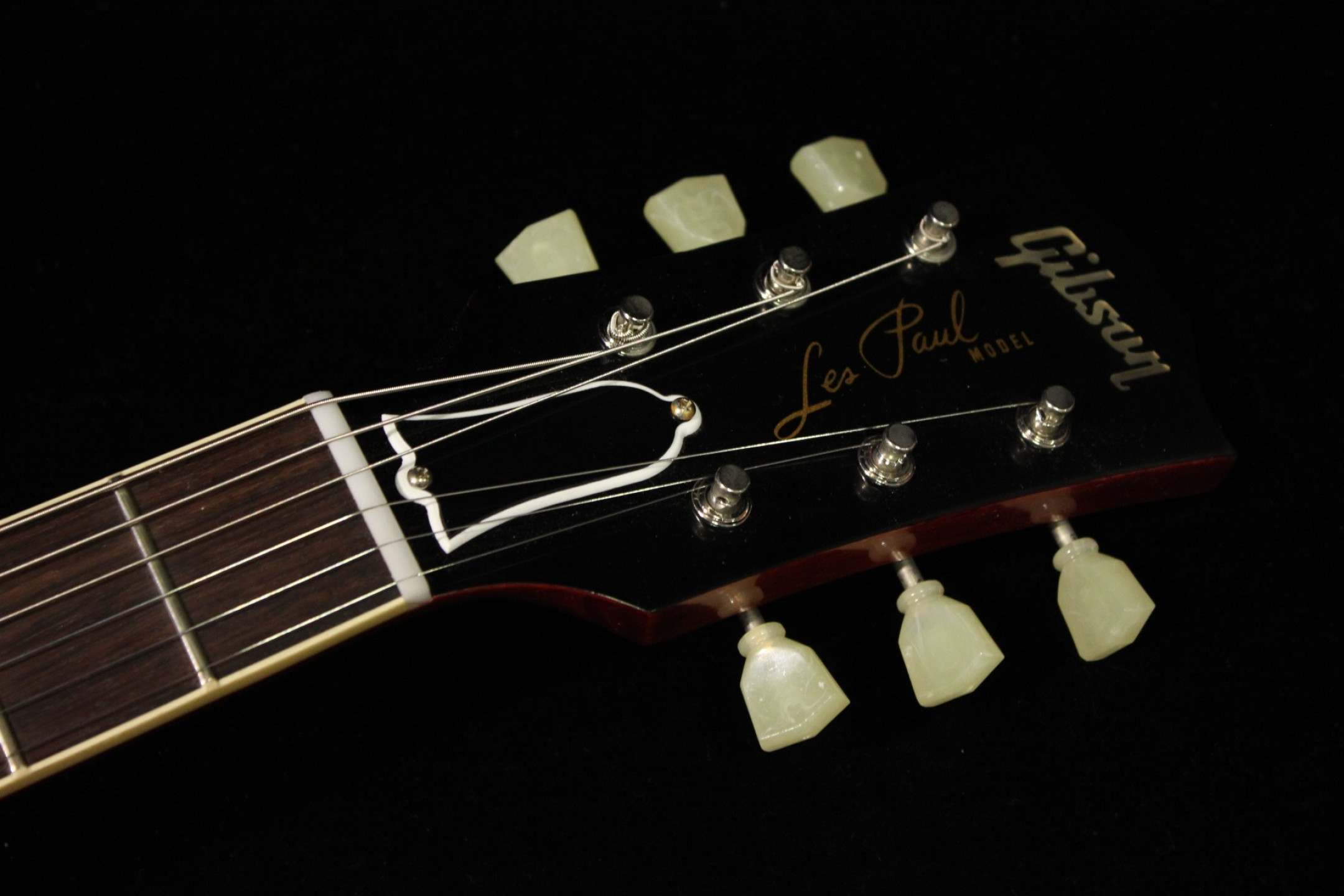 GUITAR BUSKER´S LES PAUL CUSTOM There's a new Les Paul on the block - and it doesn't plug in