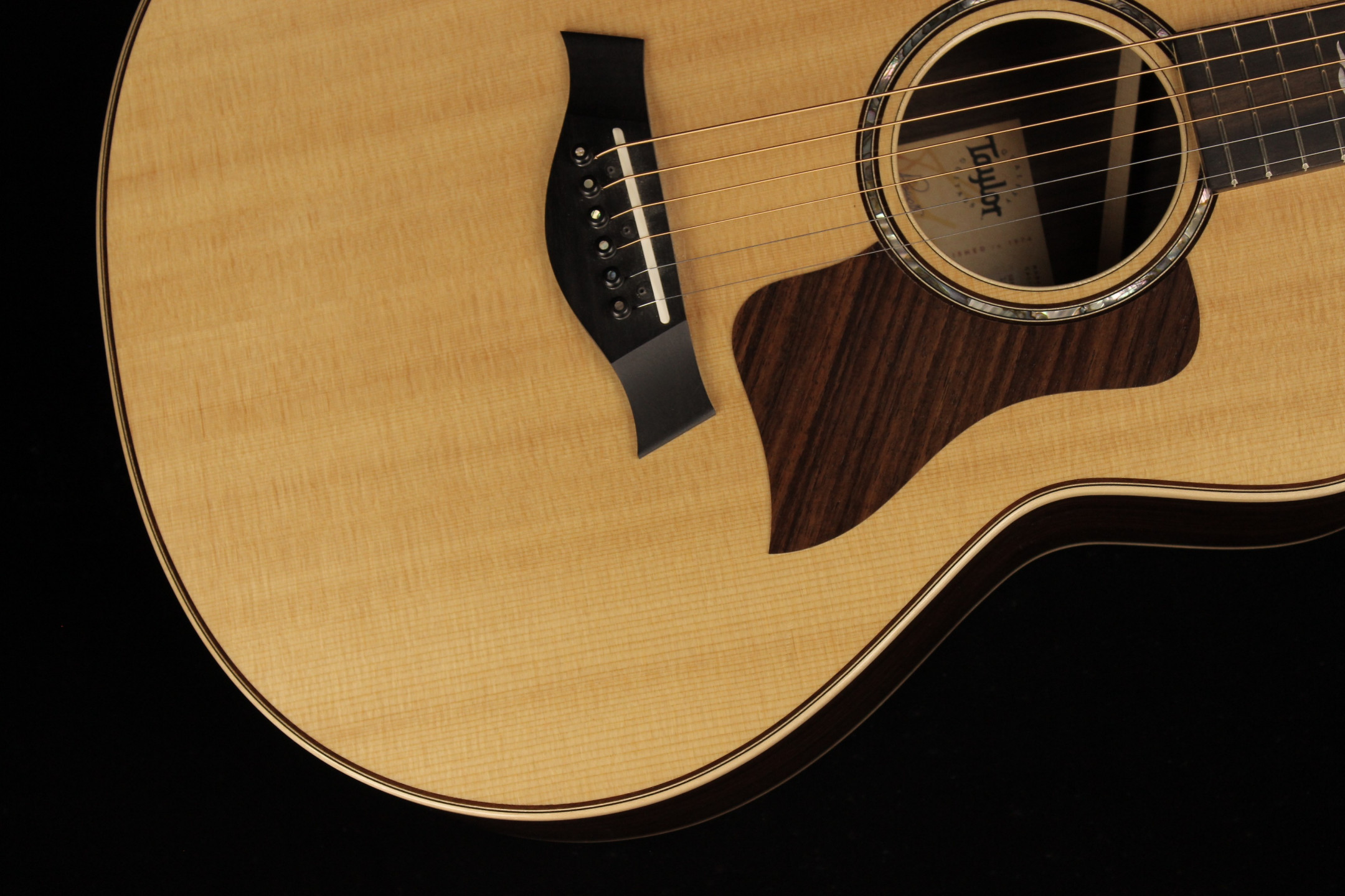 Taylor GT 811e Acoustic-electric Guitar - Natural