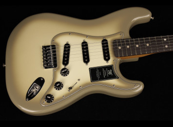Fender 70th Anniversary Vintera II Stratocaster