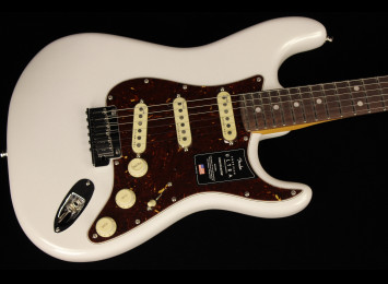 Fender American Ultra Stratocaster - RW APL