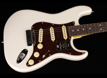 Fender American Ultra Stratocaster - RW APL